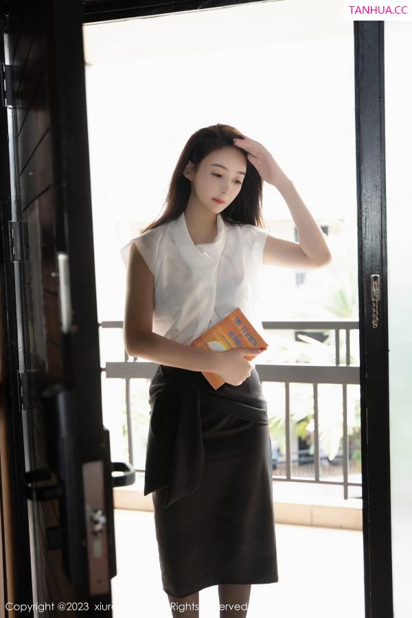 葛征 哈尼宝宝 [XiuRen]高清写真图 2023.08.23 No.7270 summer宝宝 白领美腿第13张图片